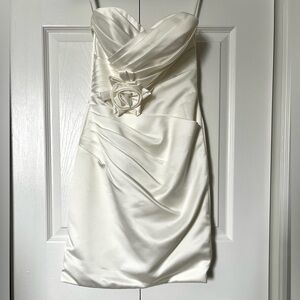 Elegant White Strapless Satin After-Wedding Dress Size 0